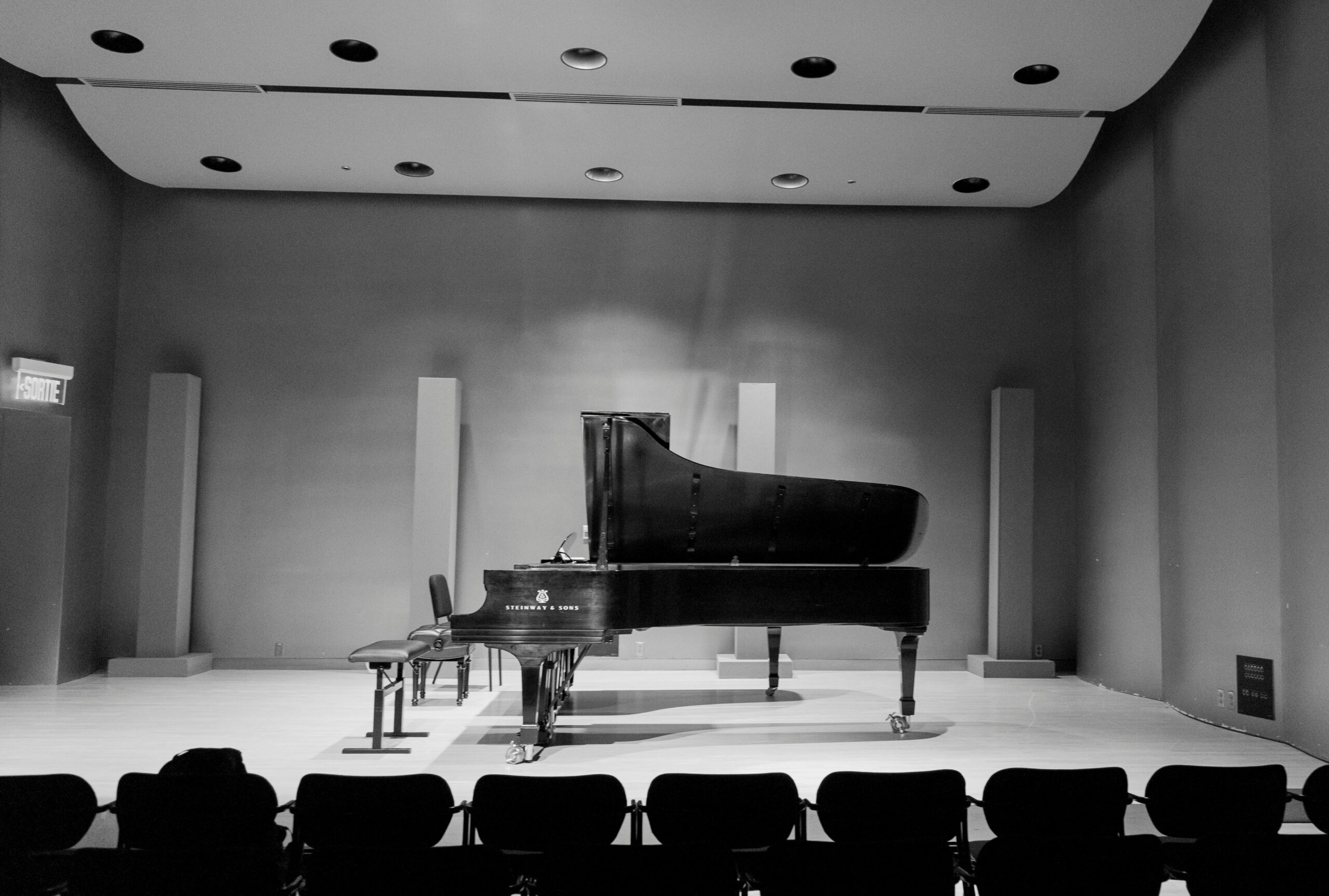 La atención a lo no musical: luces, sillas, ropa, nervios